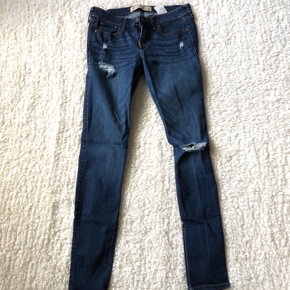 HOLLISTER medium/dark wash jeans
